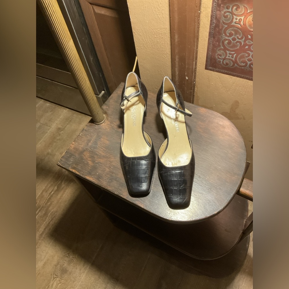 Black Croc-Embossed Women's Heels by Casual Corner Made in Italy Size 7